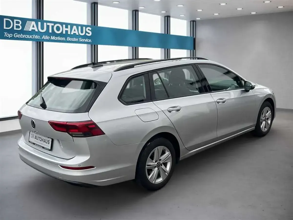 Gebraucht VW Golf VIII Life 110 PS (80 kW) 2023 Silber Kombi