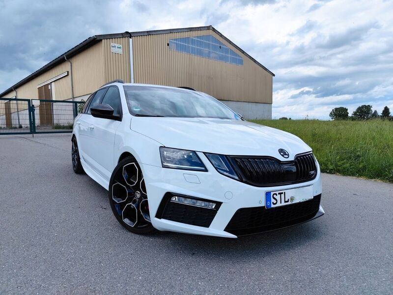 Weiß Gebraucht 2018 Skoda Octavia RS Kombi | 22.600 € (Teuer) - Bild 1/4