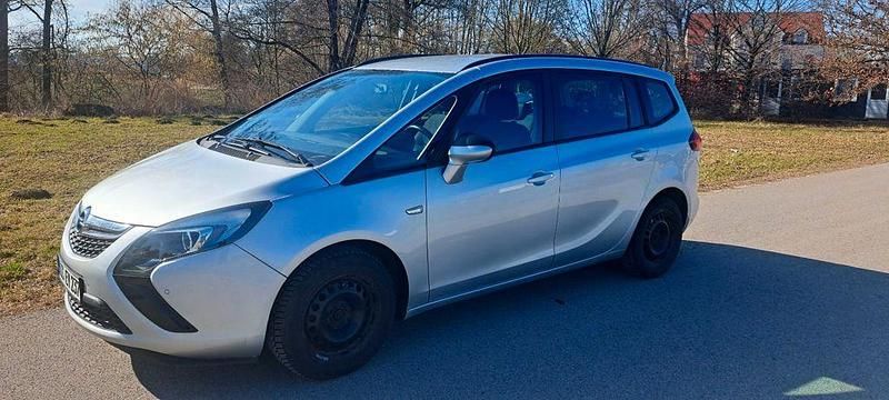 Silber Gebraucht 2015 Opel Zafira Tourer Style Van / Kleinbus | 6.900 € (Fairer Preis) - Bild 1/4