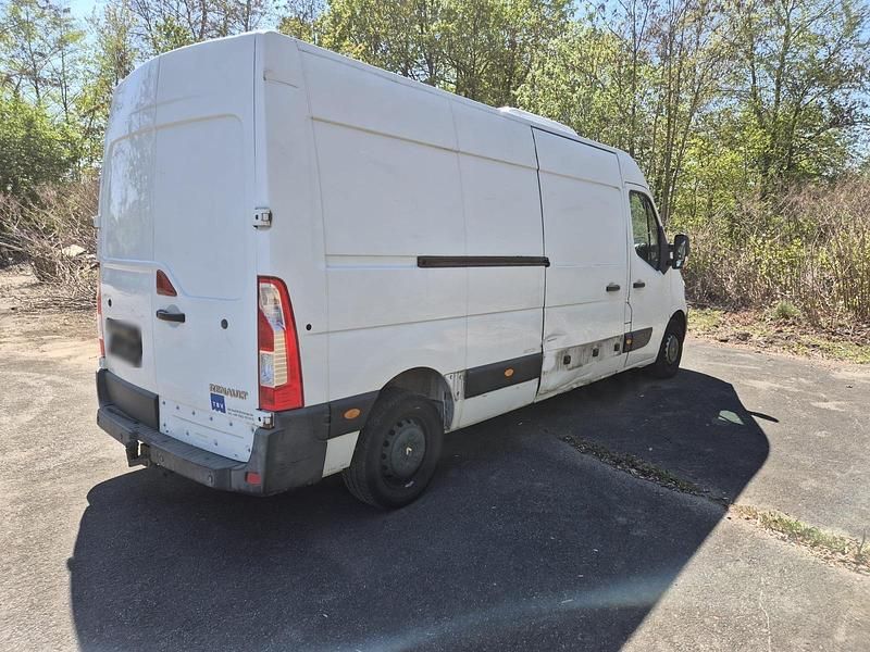 Second-hand Renault Master 136 CP (100 kW) 2015 Alb Van