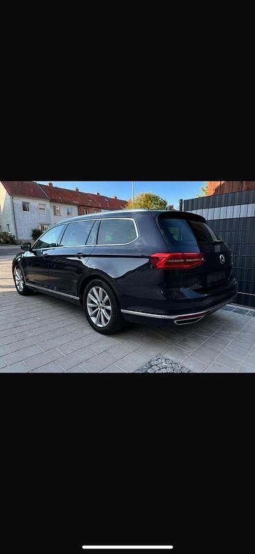 Używany VW Passat Highline 240 KM (176 kW) 2019 Czarny Kombi