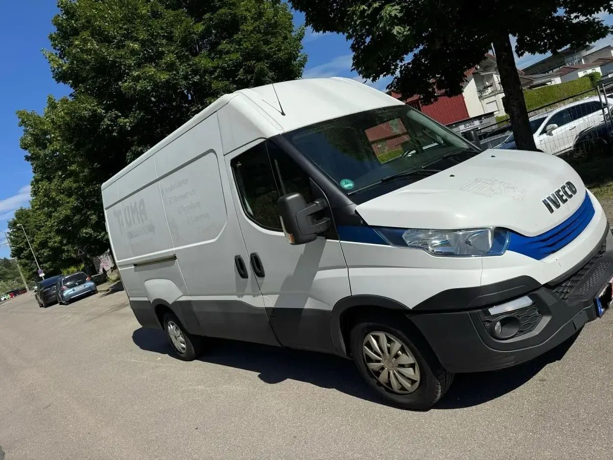 Gebraucht Iveco Daily 136 PS (100 kW) 2018 Weiß Van / Kleinbus