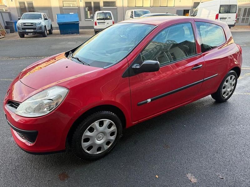 Rot Gebraucht 2008 Renault Clio III Authentique | 1.890 € (Fairer Preis) - Bild 1/4