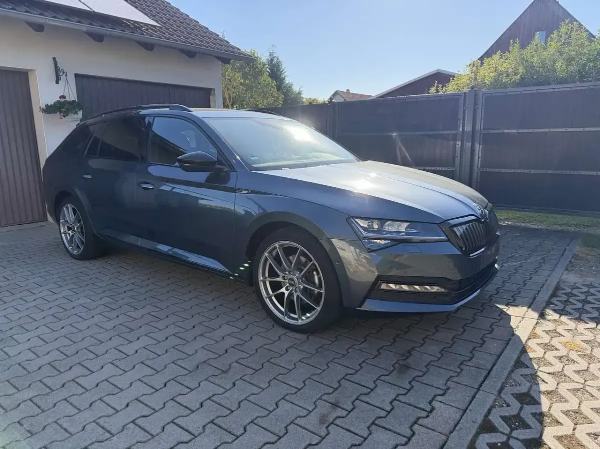 Gebraucht Skoda Superb SportLine 156 PS (114 kW) 2020 Grau Kombi