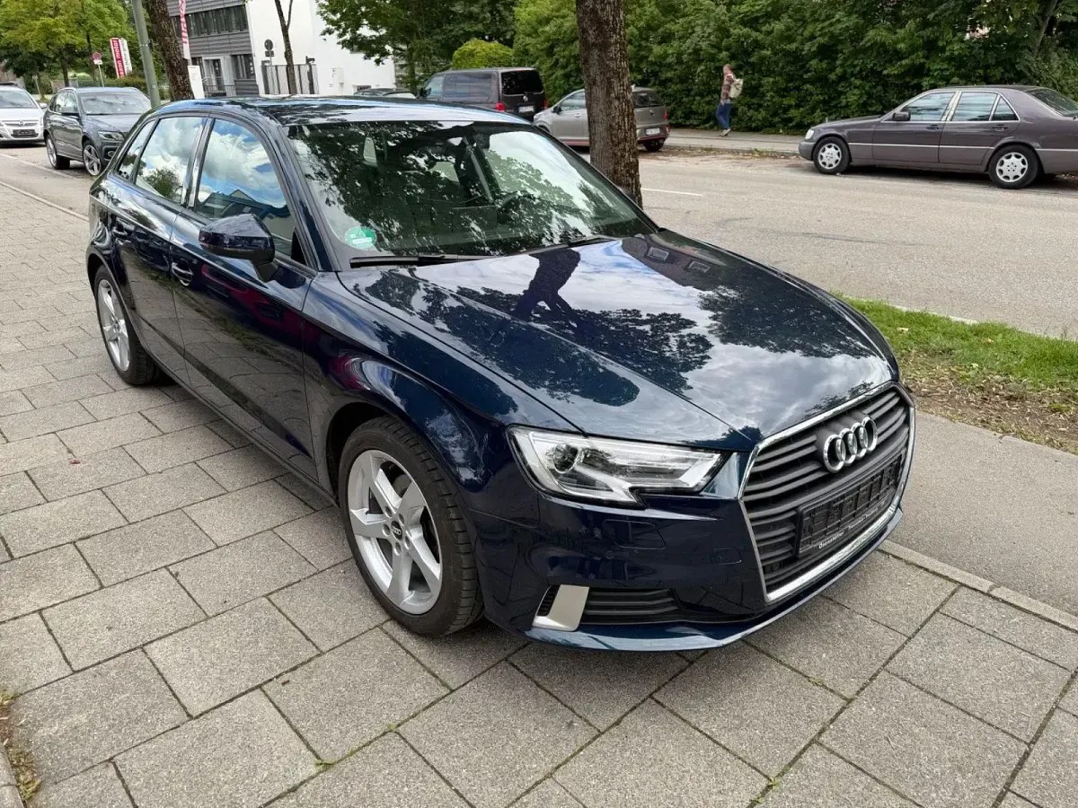 Gebraucht Audi A3 Sport 116 PS (85 kW) 2018 Blau Limousine