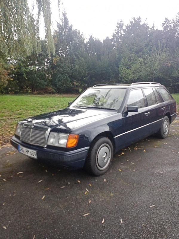 Gebraucht Mercedes E230 132 PS (97 kW) 1991 Blau Kombi