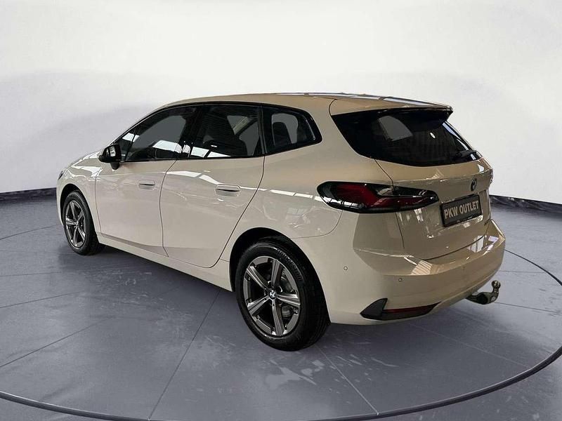 Gebraucht BMW 220 156 PS (114 kW) 2025 Alpinweiß Van / Kleinbus
