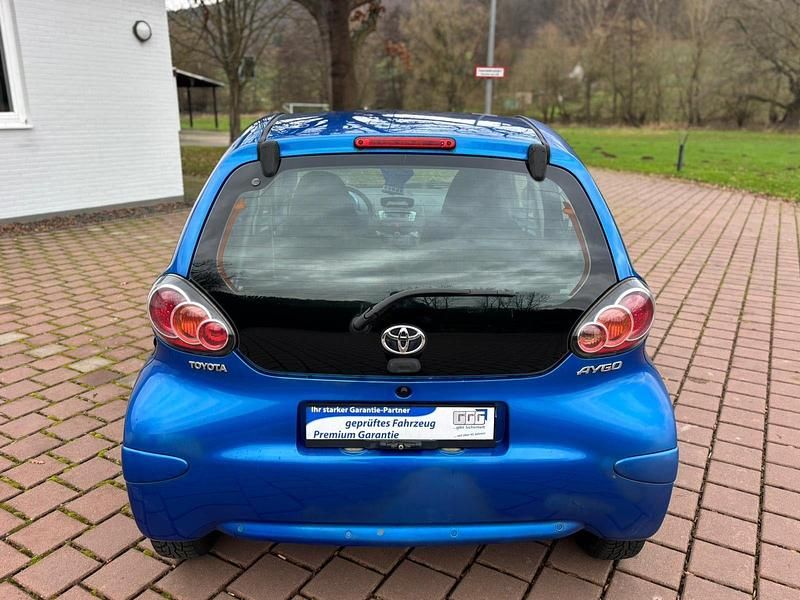 Gebraucht Toyota Aygo 68 PS (50 kW) 2010 Blau Kleinwagen