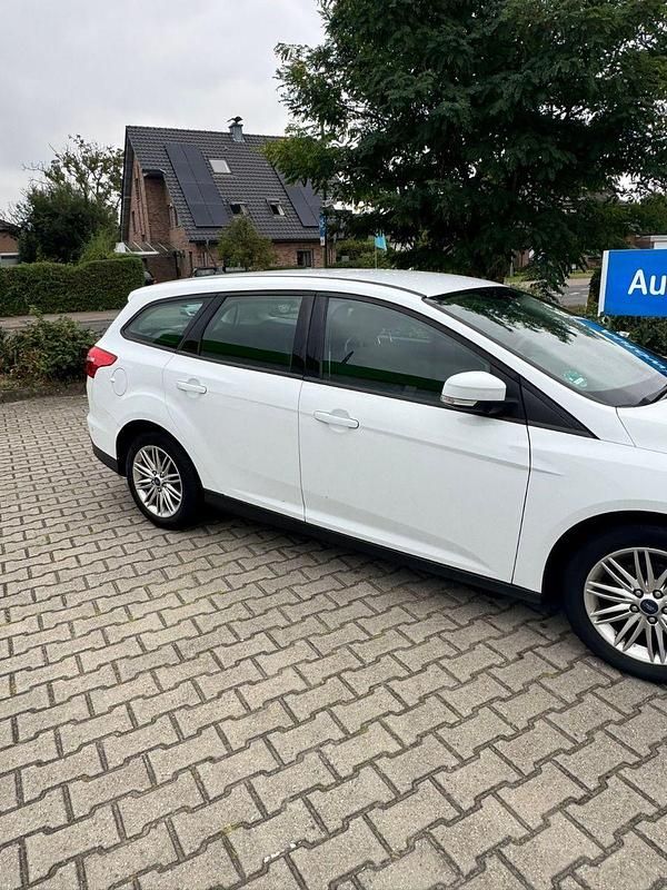 Gebraucht Ford Focus Cool & Connect 95 PS (69 kW) 2018 Weiß Kombi