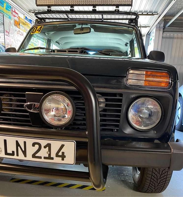Grün Gebraucht 2013 Lada niva SUV | 8.950 € (Teuer) - Bild 1/4