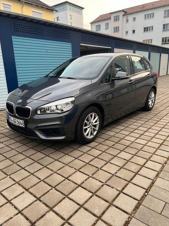 Silber Gebraucht 2015 BMW 220 Active Tourer Sport Line Van / Kleinbus | 17.600 € (Etwas zu teuer) - Bild 1/4