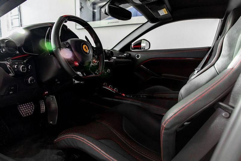 Gebraucht Ferrari F12 740 PS (544 kW) 2015 Rot Coupé