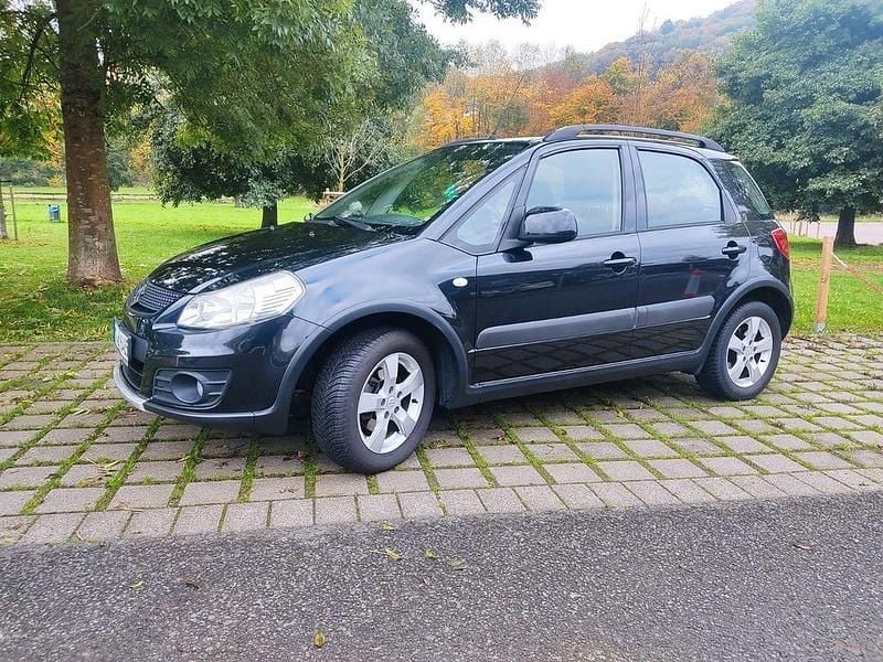 Schwarz Gebraucht 2011 Suzuki SX4 Limousine | 5.600 € (Fairer Preis) - Bild 1/4