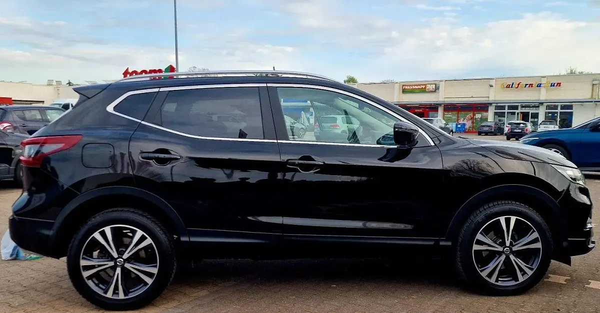 Gebraucht Nissan Qashqai 140 PS (102 kW) 2021 Schwarz SUV