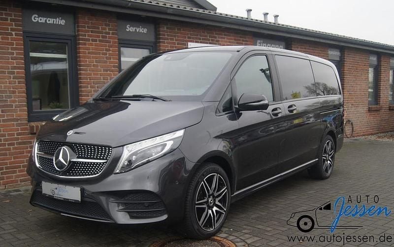 Grau Gebraucht 2021 Mercedes V300 Avantgarde Edition Van / Kleinbus | 49.785 € (Superpreis) - Bild 1/4