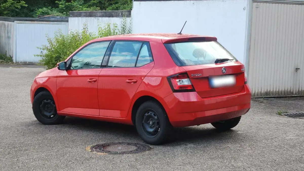 Gebraucht Skoda Fabia Ambition 60 PS (44 kW) 2017 Rot Kleinwagen