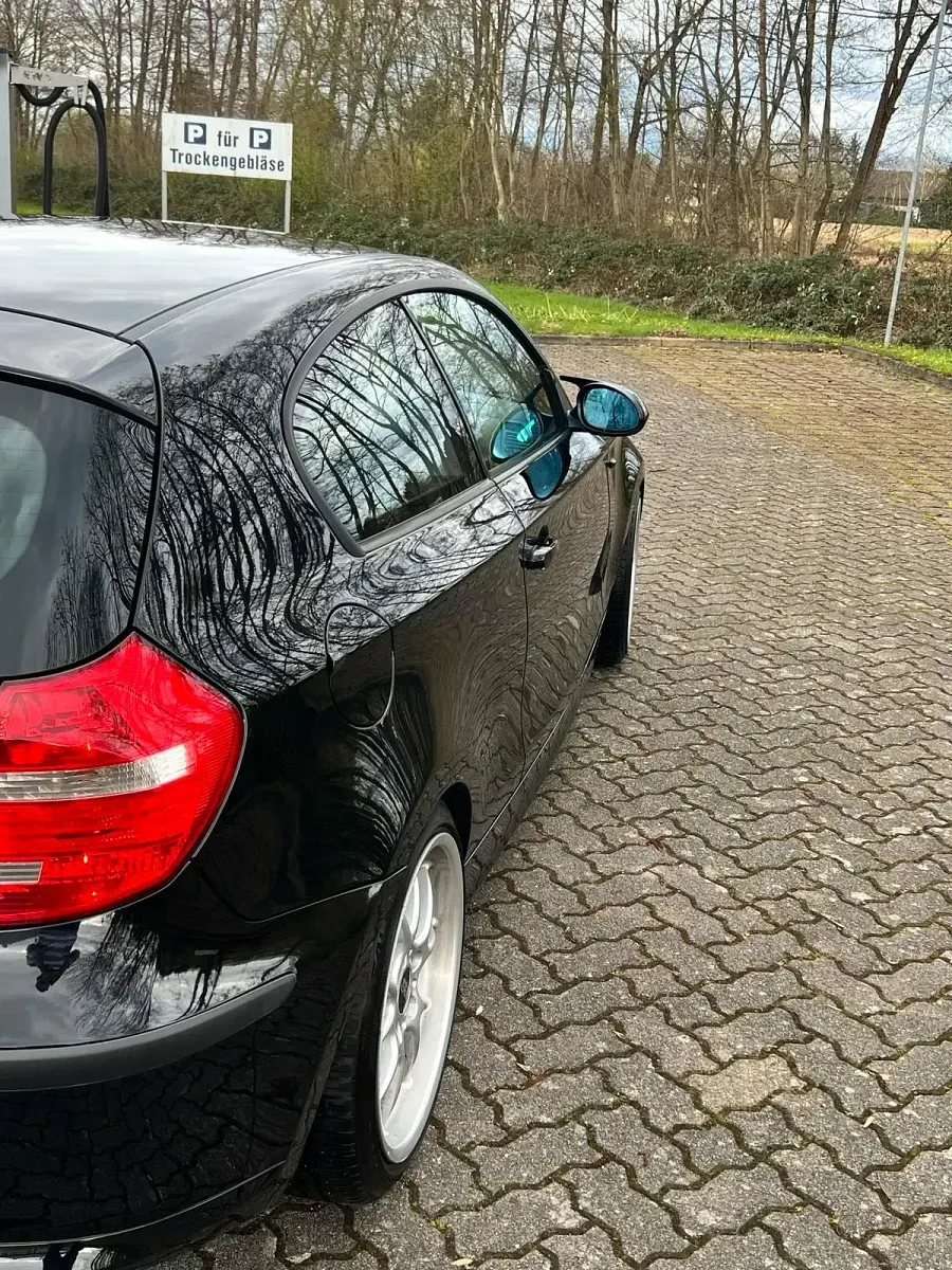 Gebraucht BMW 116 122 PS (89 kW) 2007 Schwarz Kleinwagen