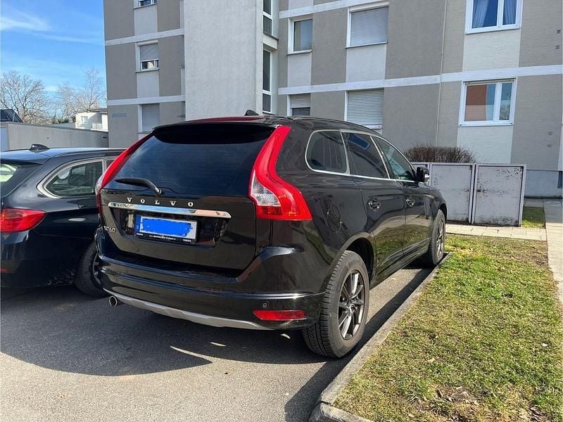 Gebraucht Volvo XC60 Momentum 150 PS (110 kW) 2016 Schwarz SUV