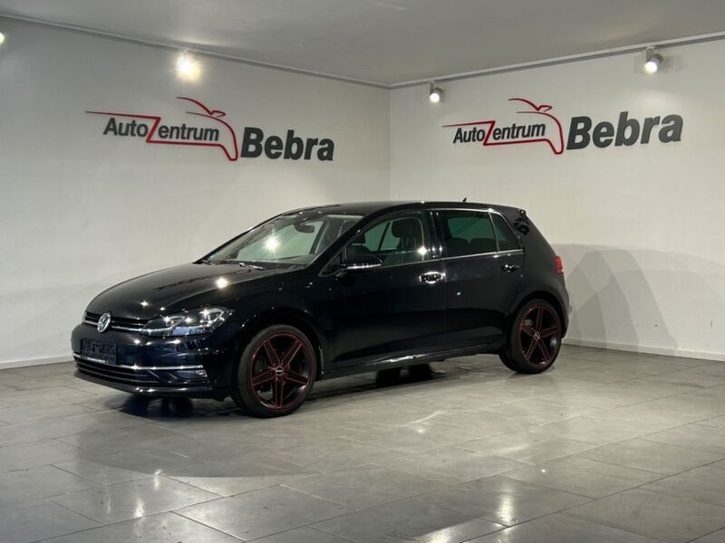 Deep black perleffekt Gebraucht 2019 VW Golf VII IQ Drive Limousine | 12.600 € (Guter Preis) - Bild 1/4