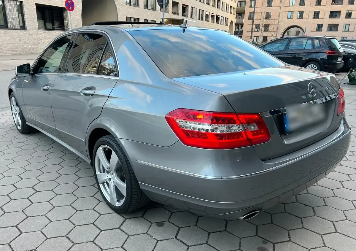 Second-hand Mercedes E200 184 CP (135 kW) 2010 Gri Berlinǎ
