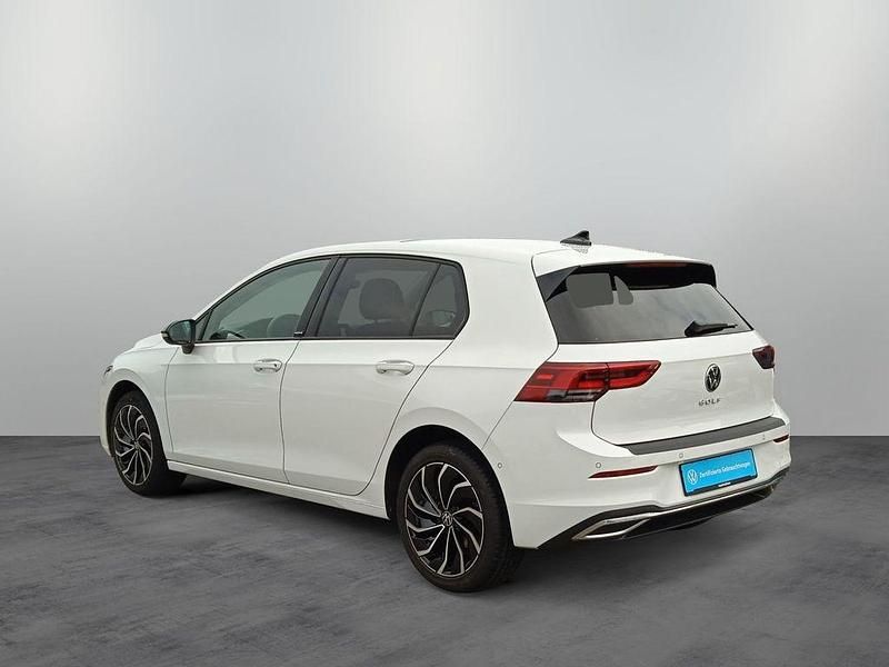 Gebraucht VW Golf VIII IQ Drive 116 PS (85 kW) 2023 Pure white Limousine