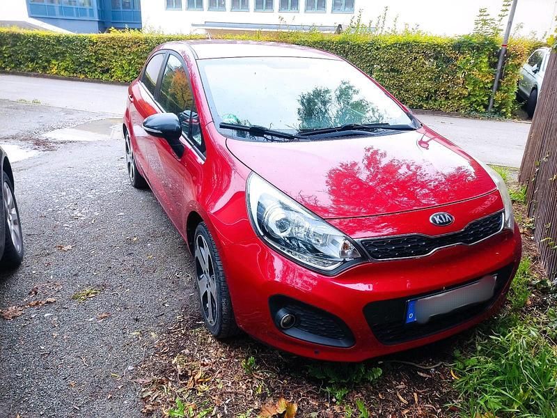 Rot Gebraucht 2012 Kia Rio Limousine | 4.500 € (Fairer Preis) - Bild 1/4