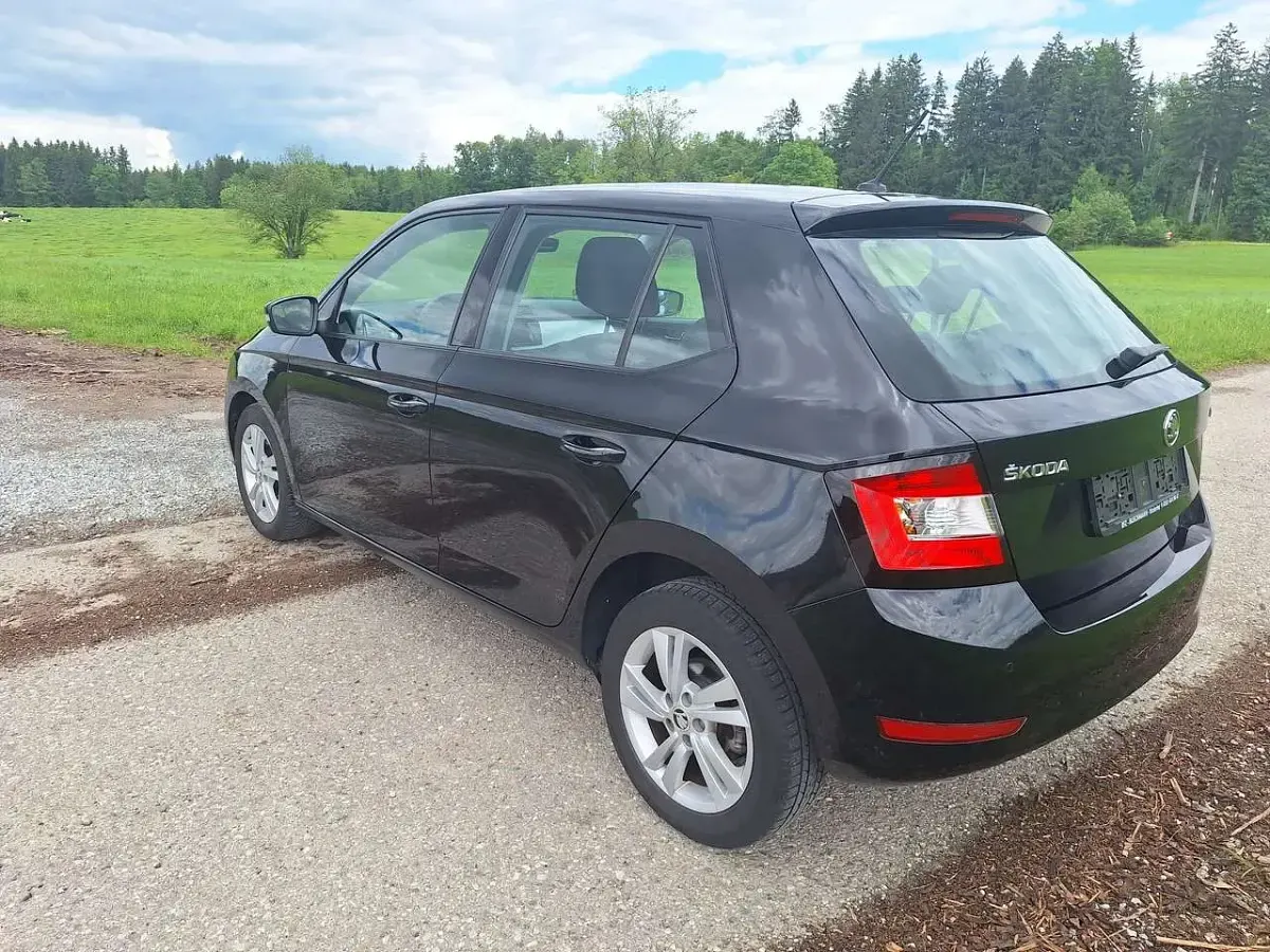 Gebraucht Skoda Fabia Ambition 110 PS (80 kW) 2018 Schwarzmagic perleffekt Kleinwagen