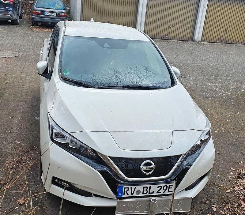 Weiß Gebraucht 2021 Nissan Leaf N-Connecta Kleinwagen | 15.000 € (Fairer Preis) - Bild 1/4