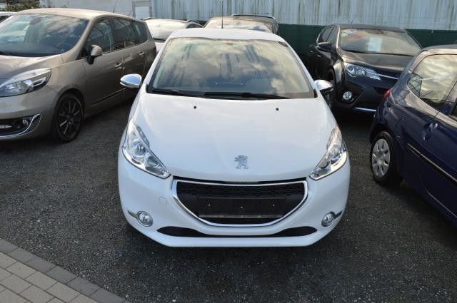 Gebraucht Peugeot 208 Style 92 PS (67 kW) 2013 Weiß Kleinwagen