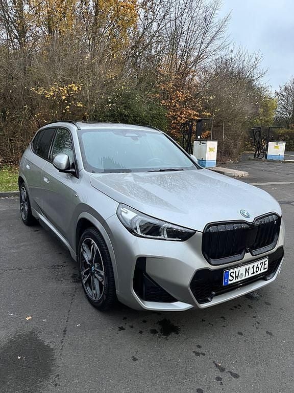 Silber Gebraucht 2023 BMW iX1 M Sport SUV | 37.000 € (Guter Preis) - Bild 1/4