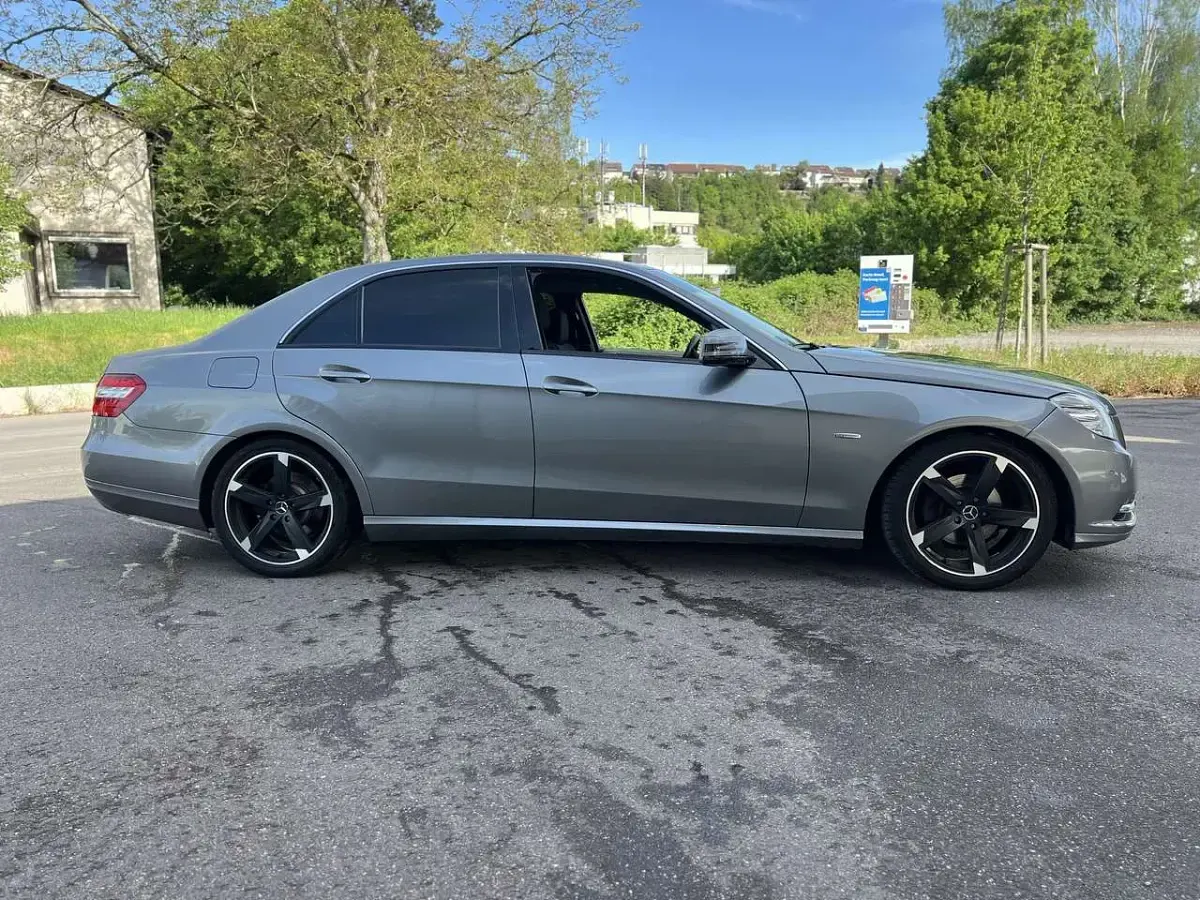 Gebraucht Mercedes E220 Avantgarde 170 PS (125 kW) 2011 Grau Limousine