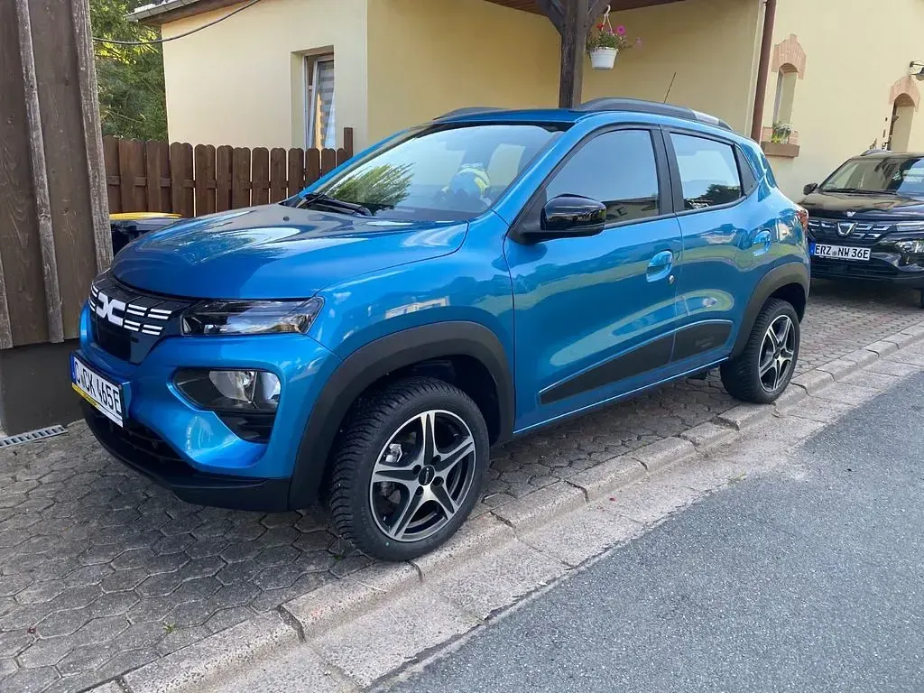 Usata Dacia Spring Expression 33 kW (45 CV) 2023 Blu Utilitaria