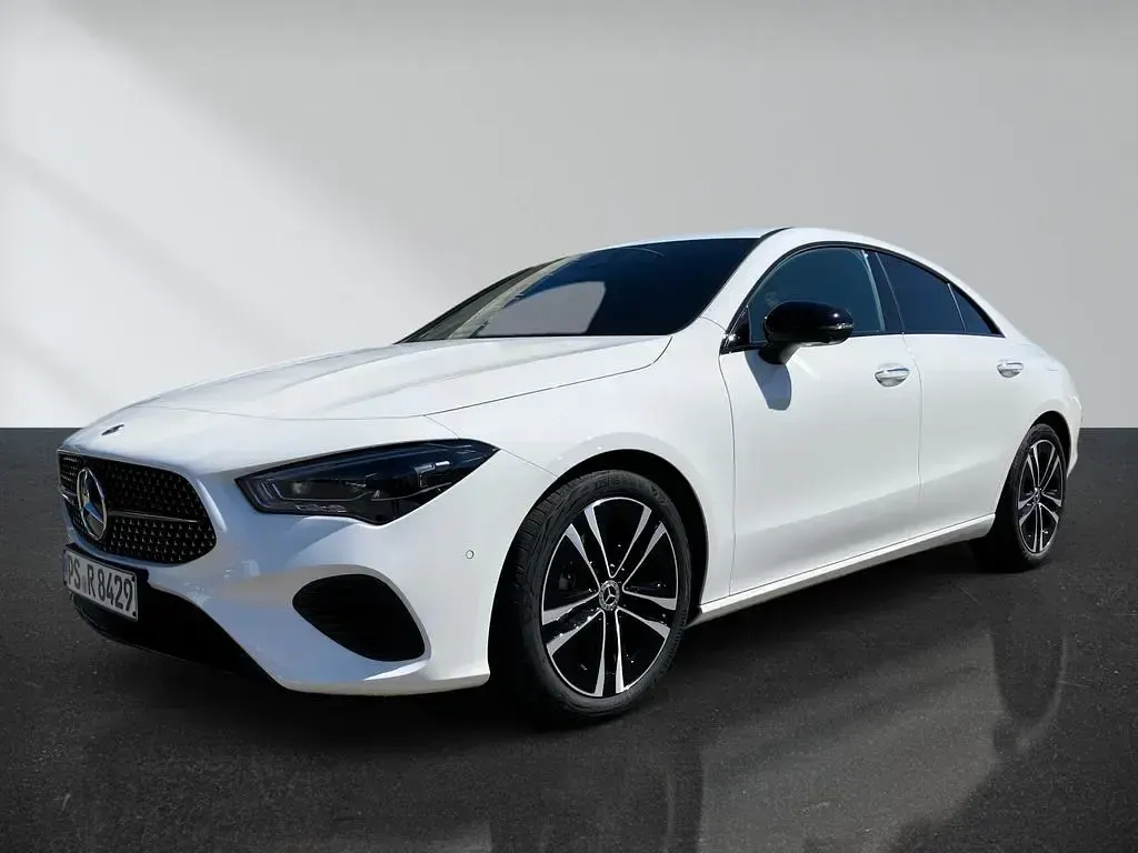 Gebraucht Mercedes CLA180 Night 136 PS (100 kW) 2025 Weiß Coupé