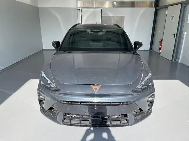 Neu Cupra Leon VZ3 333 PS (244 kW) 2025 Magnetic grau metallic (s7)
