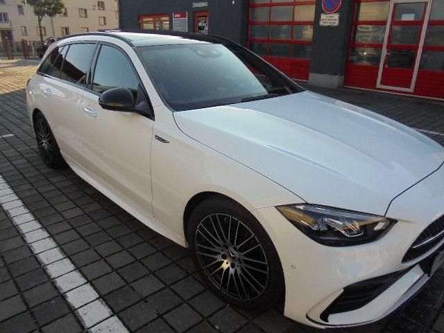 Weiß Gebraucht 2022 Mercedes C300 AMG Limousine | 42.990 € (Etwas zu teuer) - Bild 1/4