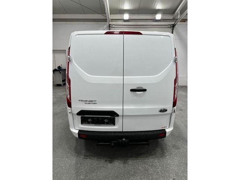 Gebraucht Ford 300 131 PS (96 kW) 2022 Frostweiss/frozenwhite (pn3gz0) Van