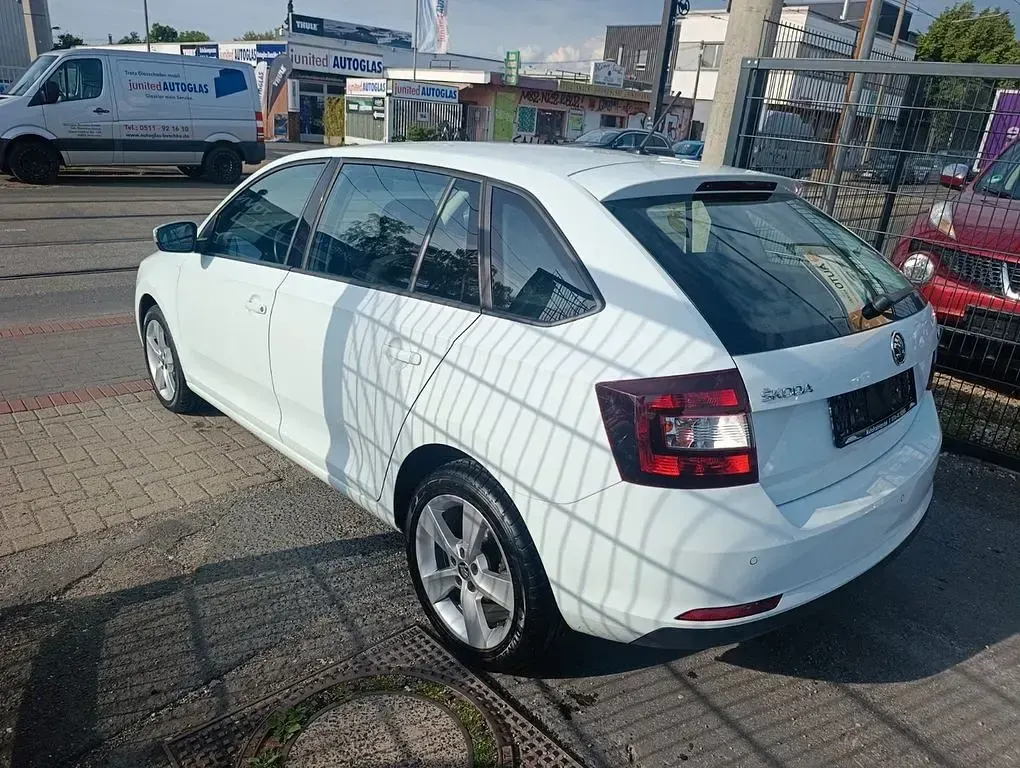 Gebraucht Skoda Rapid Cool Edition 95 PS (69 kW) 2018 Weiß Kleinwagen