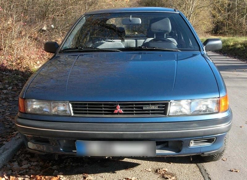 Second-hand Mitsubishi Lancer 97 CP (71 kW) 1990 Albastru Berlinǎ