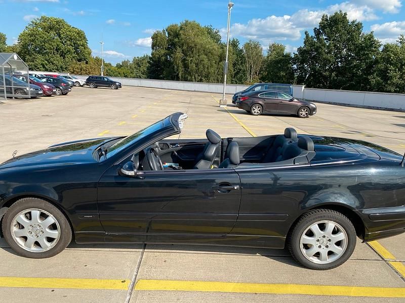 Gebraucht Mercedes CLK200 168 PS (123 kW) 2002 Schwarz Cabrio
