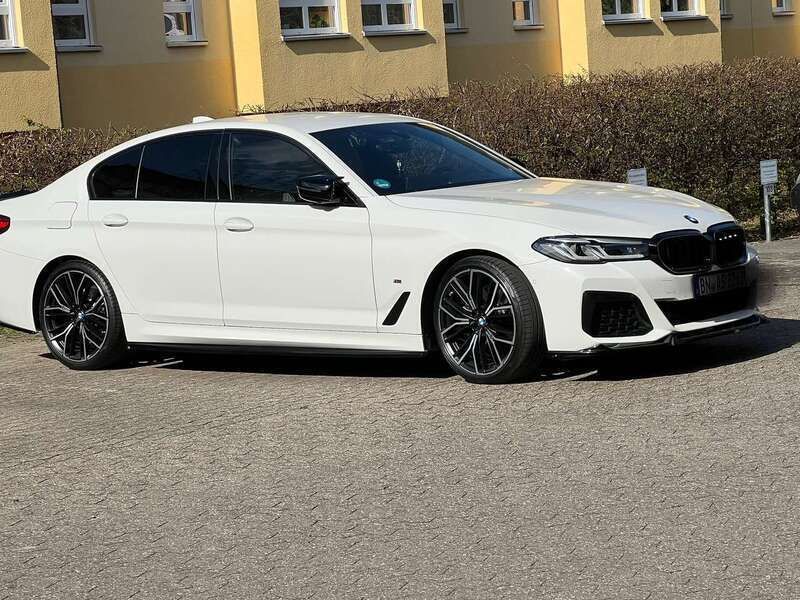 Weiß Gebraucht 2022 BMW 520 M Sport Limousine | 42.500 € (Teuer) - Bild 1/4