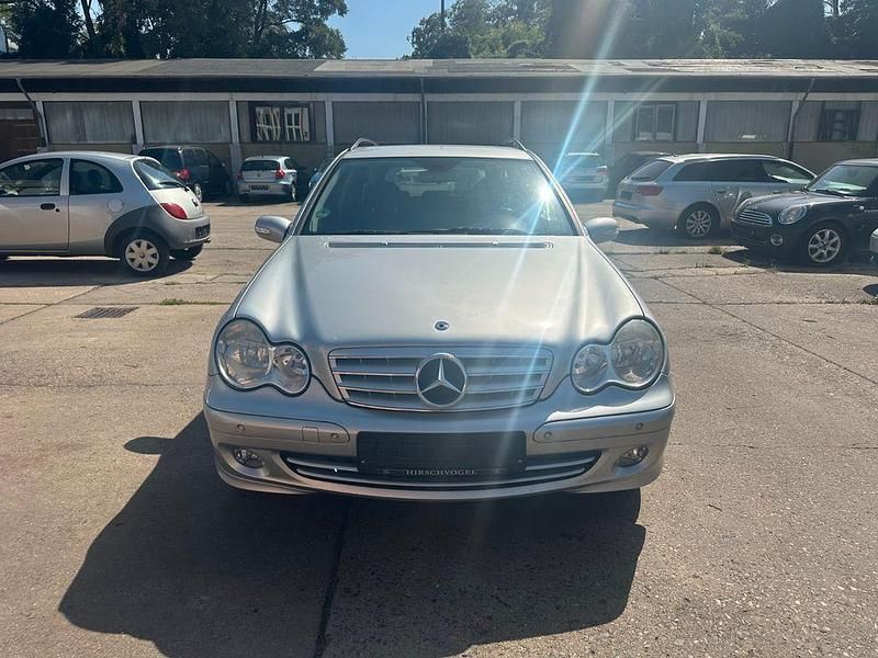 Silber Gebraucht 2005 Mercedes C180 Limousine | 3.900 € (Guter Preis) - Bild 1/4