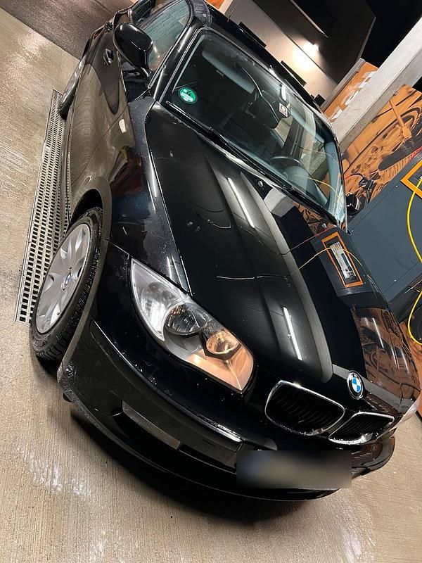 Gebraucht BMW 118 143 PS (105 kW) 2011 Schwarz Kleinwagen