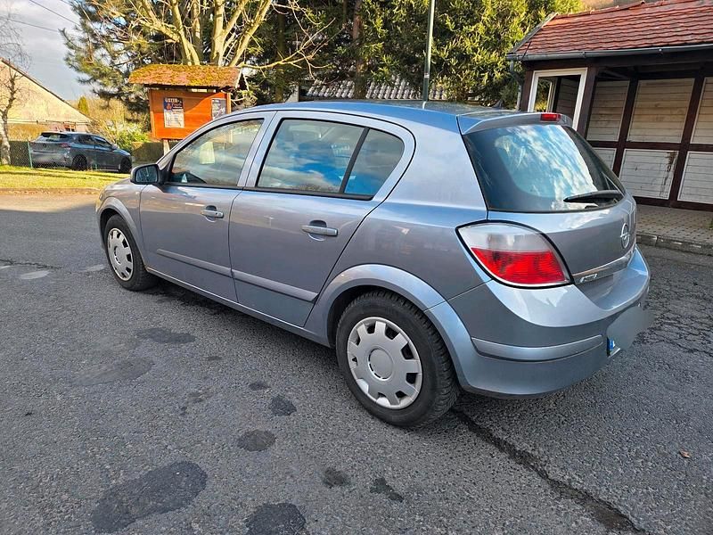 Gebraucht Opel Astra 105 PS (77 kW) 2004 Silber Limousine