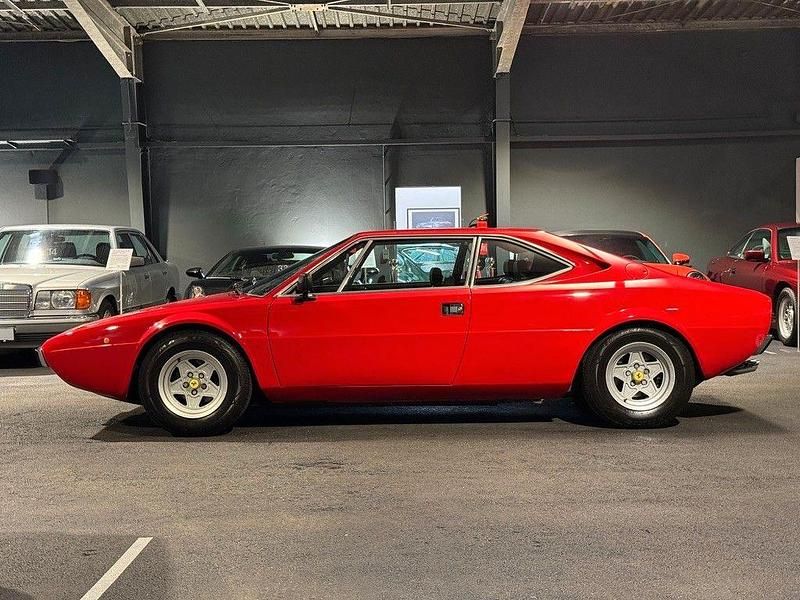 Second-hand Ferrari Dino GT4 237 CP (174 kW) 1974 Roșu