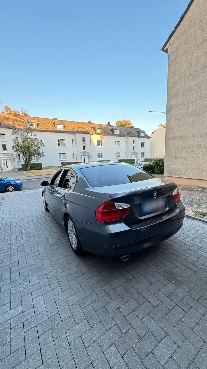 Gebraucht BMW 318 122 PS (89 kW) 2006 Grau Limousine