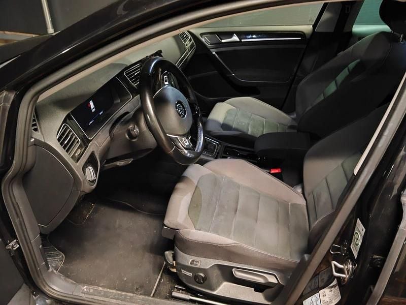 Schwarz Gebraucht 2020 VW Golf Sportsvan R-line Van / Kleinbus | 19.100 € (Fairer Preis) - Bild 1/4