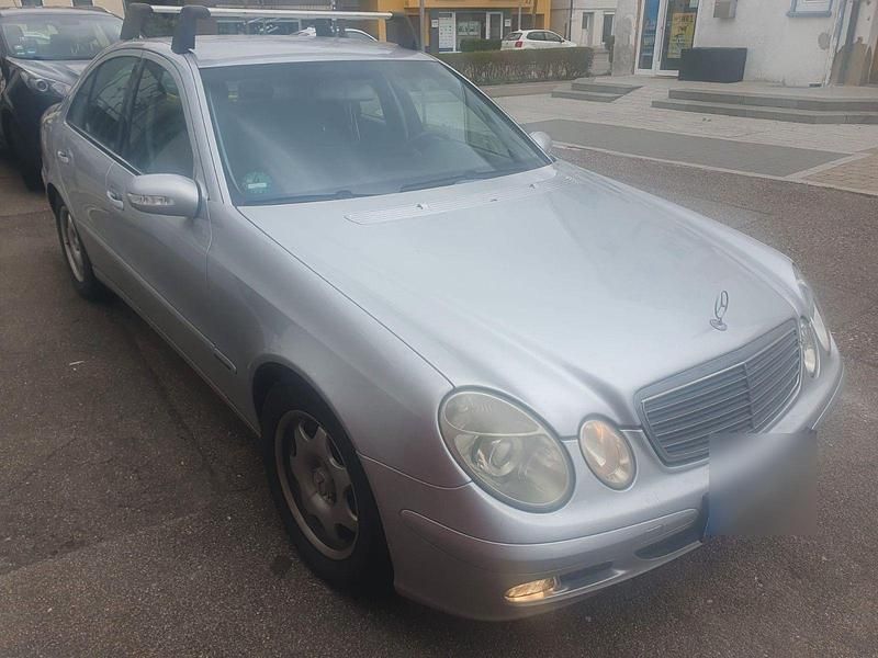 Gebraucht Mercedes E220 Classic 150 PS (110 kW) 2004 Silber Limousine