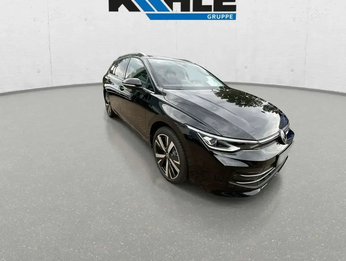 Gebraucht VW Golf VIII Style 150 PS (110 kW) 2026 Schwarz Kombi