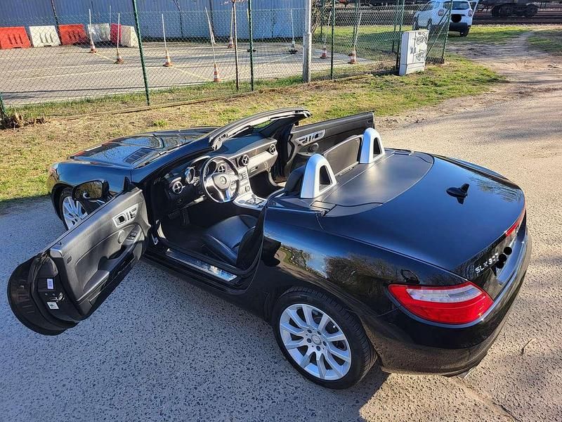 Schwarz Gebraucht 2016 Mercedes SLK300 Cabrio | 19.900 € (Fairer Preis) - Bild 1/4