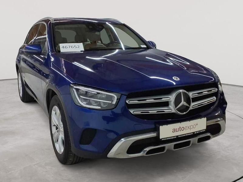 Gebraucht Mercedes GLC200 197 PS (144 kW) 2020 Brilliantblau metallic SUV